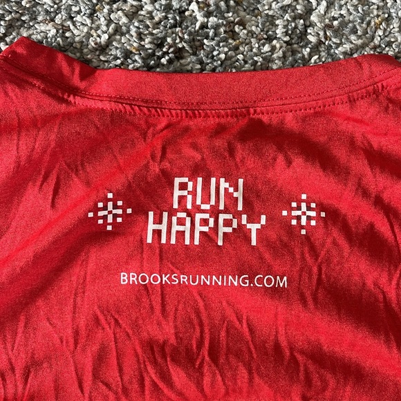 Brooks Equilibrium Shirt NWOT - Picture 5 of 6